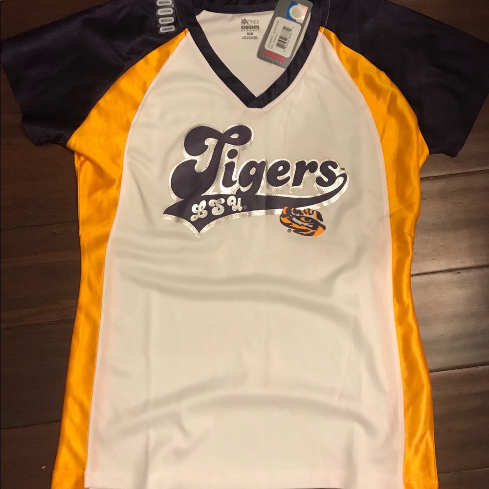 Women’s LSU shirt